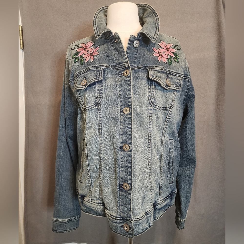 Torrid Premium Denim Jacket embroidered Fearless floral - Picture 4 of 15